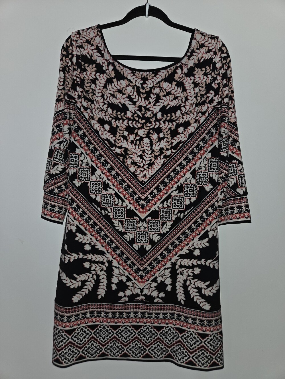 White House Black Market Black V-Neck Patterned Tunic Top - Pink & White Design